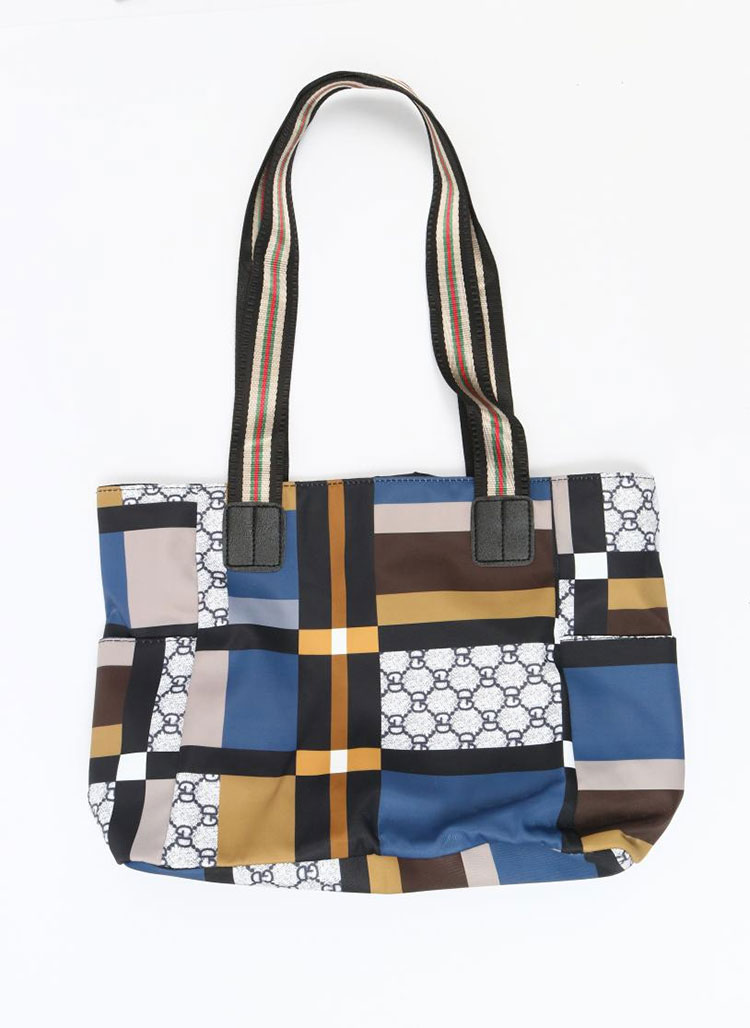 Практичност великих торби за раме током путовања